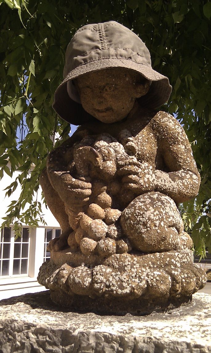 Sculpture with funny hat.